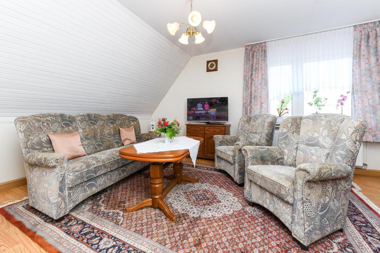 Ferienwohnung Im Haus Weinstock Esens Exterior foto