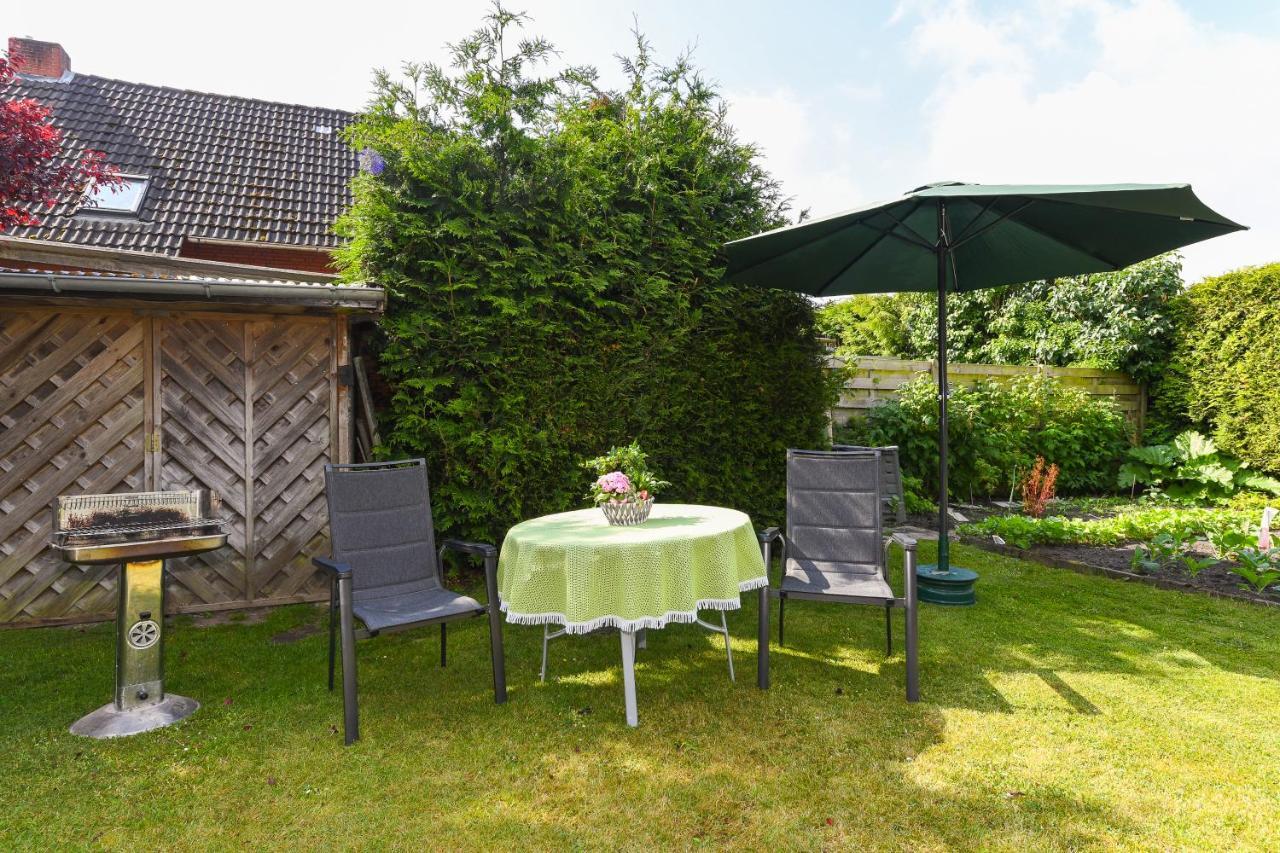 Ferienwohnung Im Haus Weinstock Esens Exterior foto